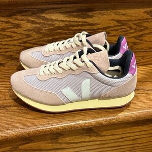 Veja Women's Rio Branco Parme.  New. Size 8